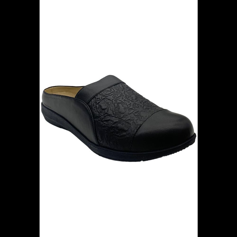 ARRAY Women's Bree Clog Black - Medium